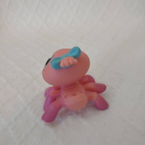 Vintage Littlest Pet Shop #426 Pink Spider G2 Blue Bow - Picture 3 of 11